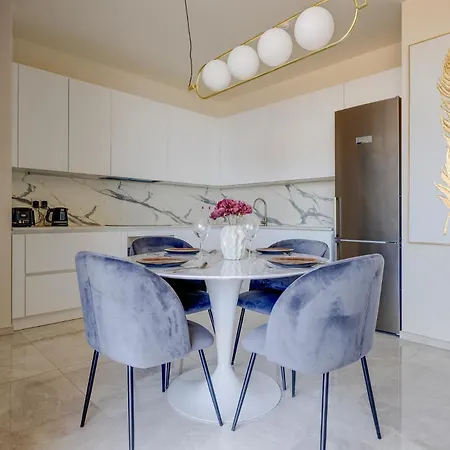 Apartment Superlative In Mercury Towers *