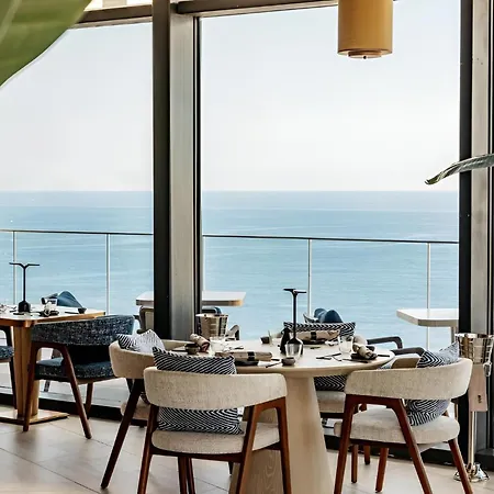 Superlative In Mercury Towers アパート