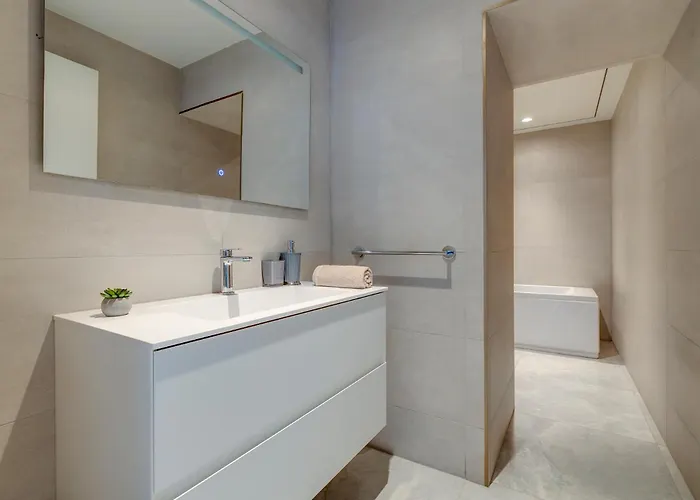 Superlative In Mercury Towers アパート